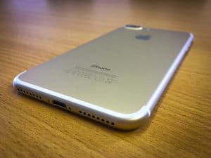 תמונה ראשית לעמוד האם גם אצל אייפון 7 סוללה עם קיבולת משודרגת דיל פיקס מעבדה לתיקון סלולרי